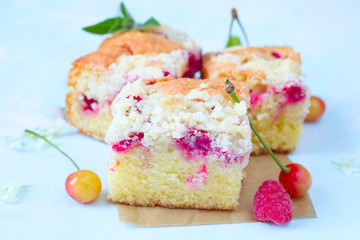 Streuselkuchen mit Beeren