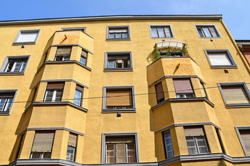 Fototapeta na wymiar Bauhaus style apartment building in the city