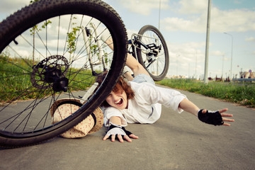 falling from the bicycle