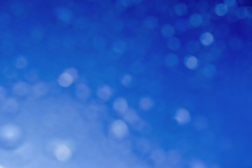 Abstract blurred and bokeh refection lighting of droplet on blue screen background.