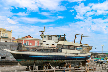 Acitrezza: boat