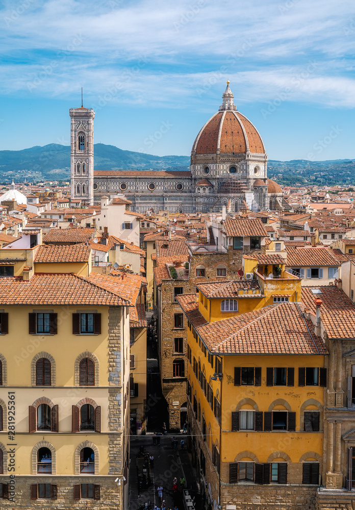 Wall mural florence city skyline, italy. aerial cityscape view to santa maria del fiore cathedral (basilica of 