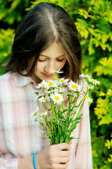 Portrait teenage with bouquet of daisies