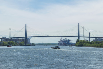 Köhlbrandbrücke vom Hafen Hamburg Brücke Transport Verbindung Industrie Schiffart 