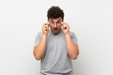 Fototapeta premium Man with curly hair over isolated wall with glasses