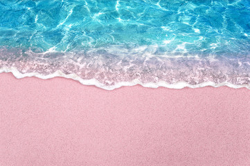 Fototapeta na wymiar tropical pink sandy beach and clear turquoise water