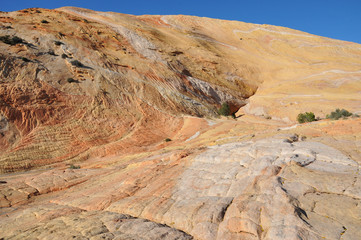 yellow rock mountain in utah americas south west