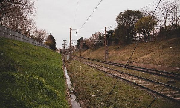 PUENTE FERROVIARIO, DONDE PASAN V&Iacute;AS  DE TREN
