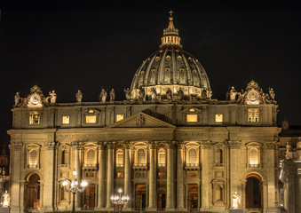 Rom beleuchteter Petersdom , St.Peter, Vatikan,  Italien, Nachtaufnahme 
