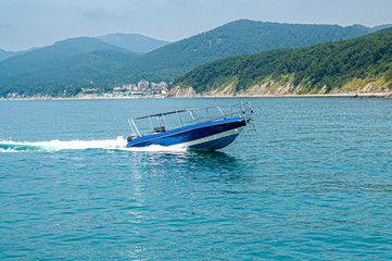 Fototapeta premium The boat quickly sails on the sea