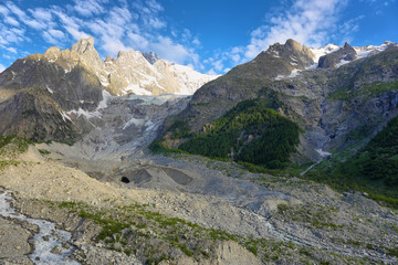 Fototapeta na wymiar Brenva glacier and Aiguille noire de peuterey in Val Veny, Aosta valley, Italy