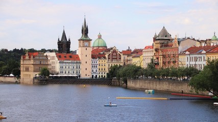 Fototapeta premium Praga, República Checa tomado desde un puente hacia una maravillosa vista