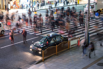 Taxi waiting for passenger at night in Tokyo　夜の東京 客待ちのタクシー