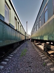 Obraz premium between two trains