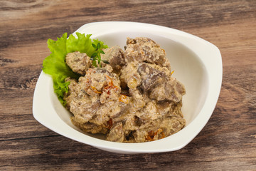 Chicken liver with cream and dry tomatoes