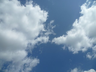 a white cloud flying along the blue sky