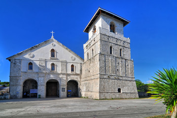 Katolicki kościół kolonialny w miejscowości Baclayon na Filipińskiej wyspie Bohol. - obrazy, fototapety, plakaty