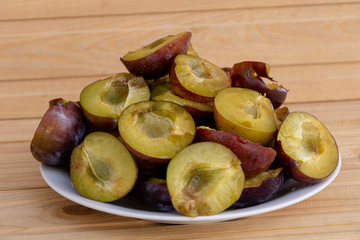 A plate full of tasty and juicy plums