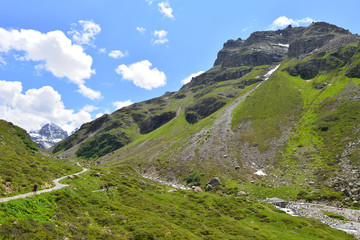 Fototapeta na wymiar Wanderweg in Klostertal (Silvretta) Vorarlberg 
