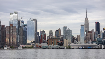 Fototapeta na wymiar Manhattan skyline view, skyscrapers on the river 