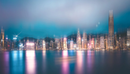Obraz premium Abstrakcjonistyczny bokeh światło z Hongkong miasta noc widoku tłem; Podwójna ekspozycja