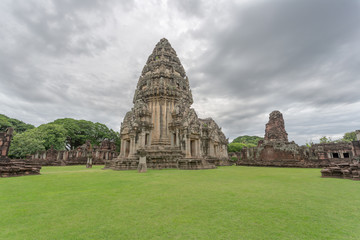 Fototapeta na wymiar The Phimai historical park is one of the largest Khmer temples of Thailand. It is located in the town of Phimai, Nakhon Ratchasima province.