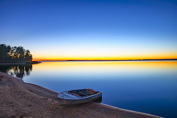 Fototapeta Wschód słońca nad jeziorem obraz