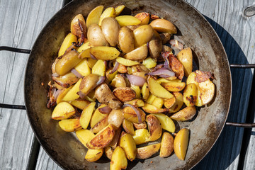 grilled potatos with onionin