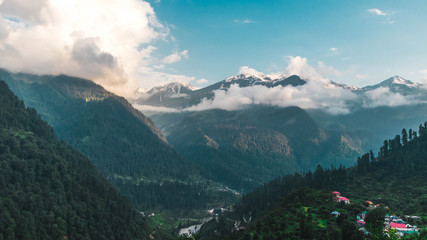 Fototapeta na wymiar Himachal pradesh mountains 