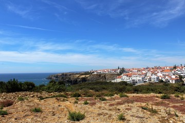 Côte atlantique à Zambujeira au Portugal vue sur l'océan à partir des falaises
