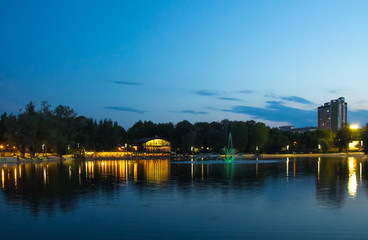 Obraz premium Night views of the central park of culture and rest in Ufa