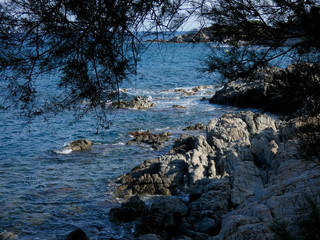 Fototapeta na wymiar Costa brava catalana, al norte de Cataluña, costa abrupta llena de playas y roca. Costa Brava. Cielo azul, mar azul