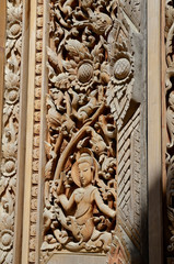 Buddhistische Gebäude und Statuen in Thailand