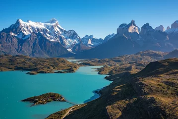 Crédence de cuisine en verre imprimé Cuernos del Paine Amazing mountain landscape with Los Cuernos rocks and Lake Pehoe in Torres del Paine national park, Patagonia, Chile