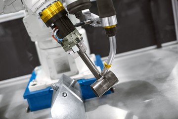 Automatic robot arm working in industrial environment