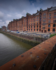 Blick von einer Brücke in Hamburg