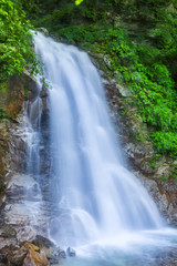 夏の山梨県北杜市 石空川渓谷 ニの滝(初見の滝)