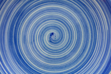 particolare di piatto da cucina con motivo grafico a spirale