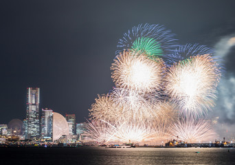 横浜みなとみらいスパーリングナイト花火大会