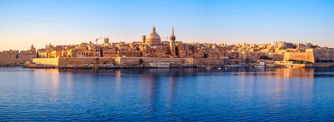 Sunrise over the Valletta city - obrazy, fototapety, plakaty