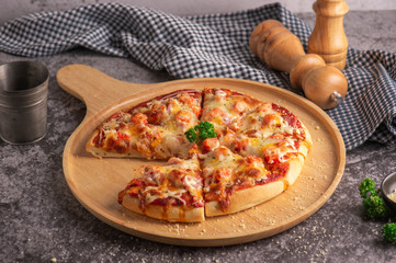 pizza with tomatoes and mushrooms