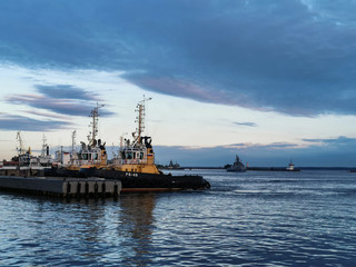 Obraz premium Kronstadt, Russian - July 23, 2019: view of the warships of the navy of Russia in the bay of Kronstadt