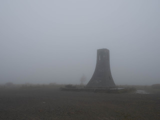 It is a mysterious piece that you can not see ahead in the fog. I feel a sense of terror and unknown encounters. The place is the Utsukushigahara Plateau of Japan.