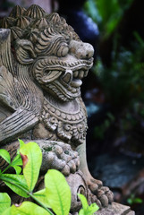Fototapeta na wymiar The lion statue in Bali style