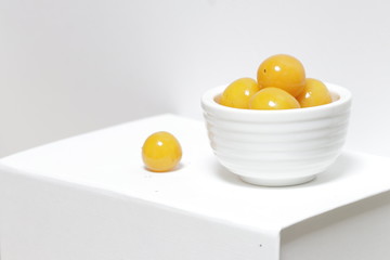 Cape gooseberries in a bowl