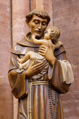 Fototapeta premium Pavia, Italy. 2017/12/2. A statue of Saint Anthony of Padua with Infant Jesus in the 