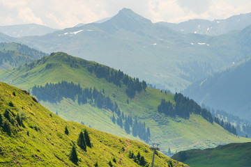 Berge und Täler von einer Alm