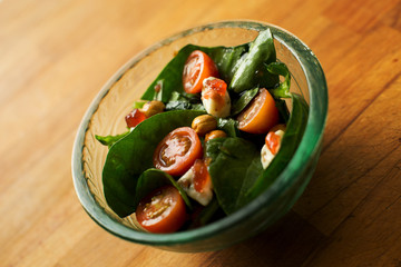 Spinach salad with cherry tomato