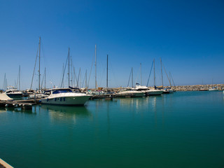 Fototapeta premium Italia, Toscana, Livorno, il paese di San Vincenzo, il porto turistico.