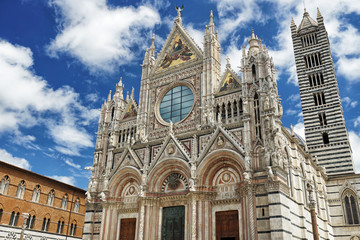 Fototapeta na wymiar Santa Maria Assunta Cathedral in Siena
